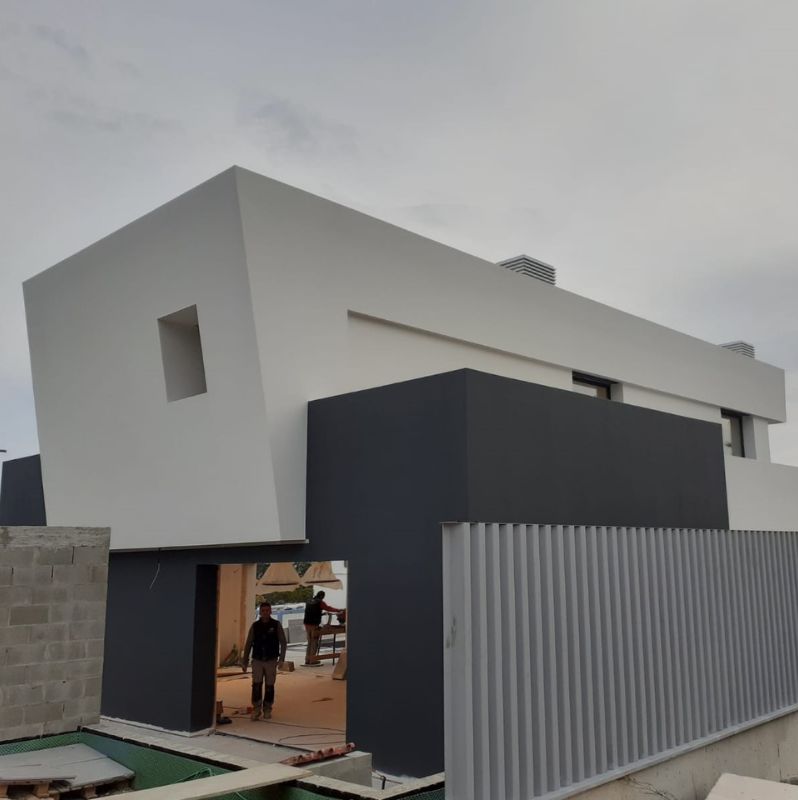 INTERIORES HORVER (Barcelona) - Instalación de fachada de yeso y laminado